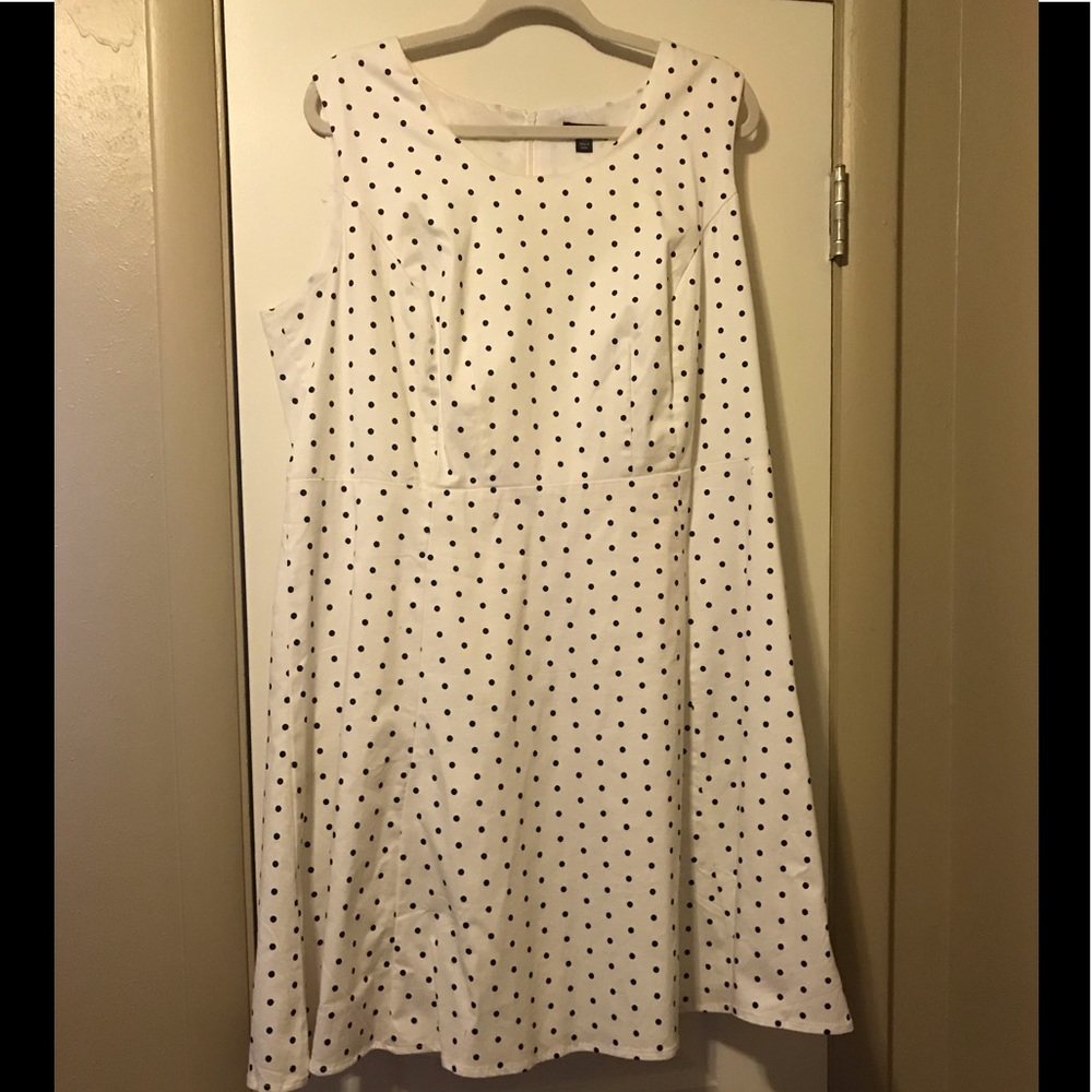 Sleeveless Black & WhitePolka Dot Dress  Size 18